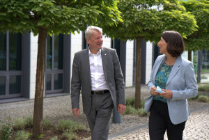 Prof. Liggesmeyer mit Ministerin Schmitt