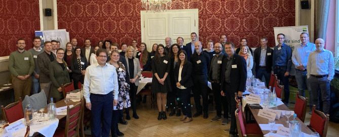 Gruppenbild der Teilnehmer:innen des Vernetzungstreffens.
