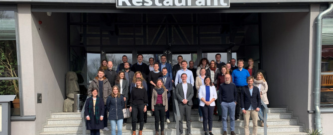 Gruppenbild der Teilnehmenden am Vernetzungstreffen.