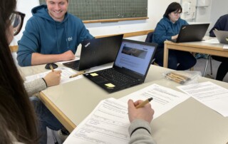 Foto während der Evaluation: EIn Fragebogen wird ausgefüllt